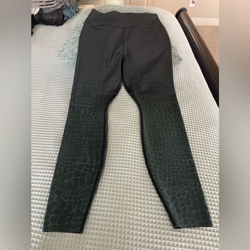 Black and green ombré animal print leggings